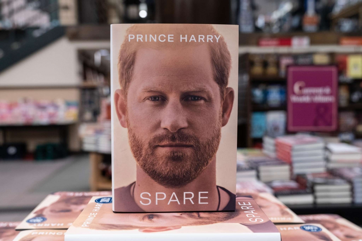 کتاب Spare by Prince Harry The Duke of Sussex جلد نرم