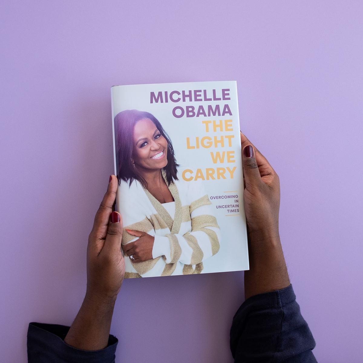  کتاب The Light We Carry by Michelle Obama 