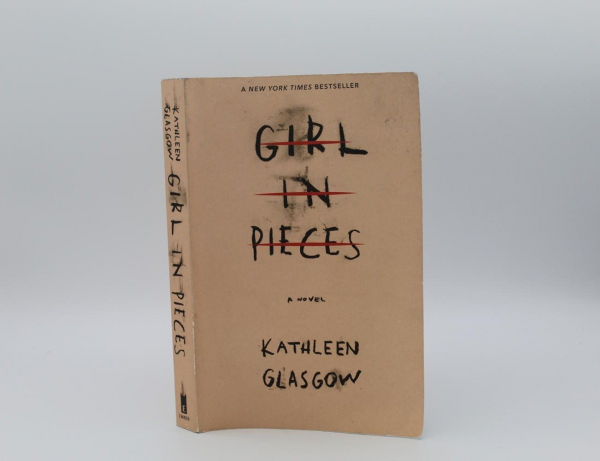  کتاب Girl in Pieces by Kathleen Glasgow
