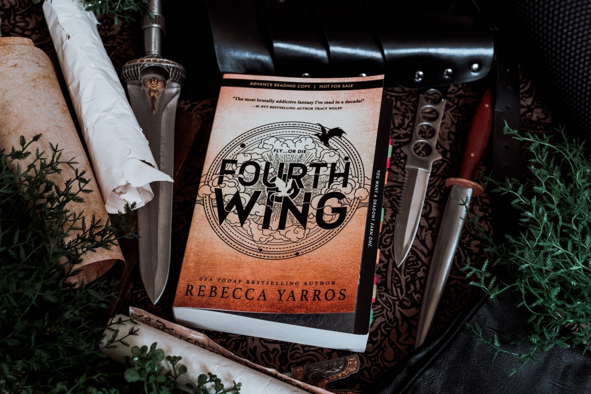 کتاب Fourth Wing by Rebecca Yarros جلد سخت